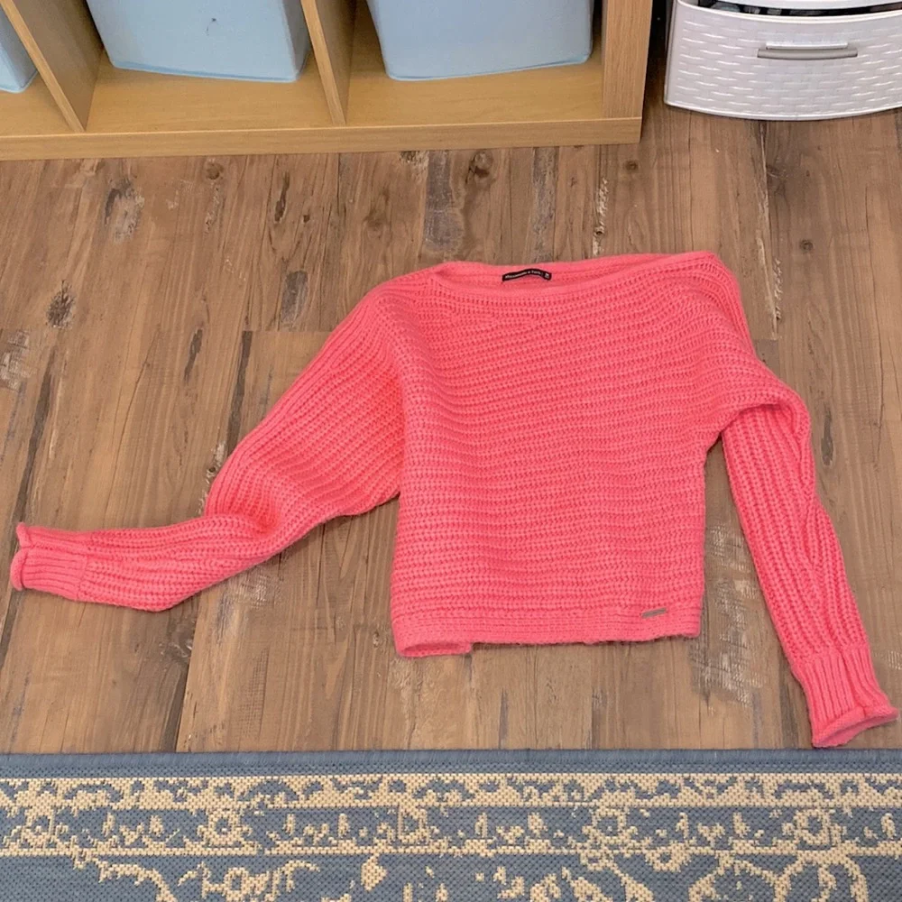 Pink sweater! - Picture 1 of 1